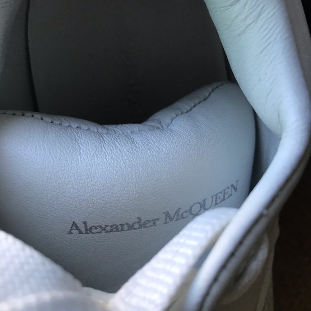 Alexander McQueen iridescent sneakers - Picture 11 of 12